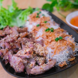 เส้นหมี่หมูย่าง
