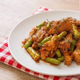 ผัดพริกแกง