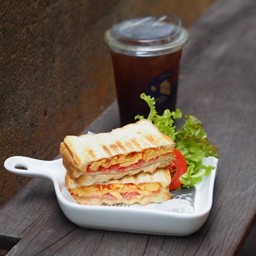 แซนด์วิชไข่ทูน่าชีส