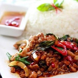 ข้าวกะเพราเนื้อ