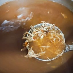ข้าวปุ้นซาวน้ำยาป่า-เนื้ออกไก่