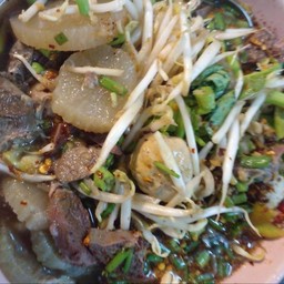 ก๋วยเตึ๋ยวหมูสับ ลูกชิ้น