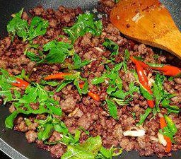 ผัดกระเพาเนื้อ(เป็นกับข้าว)