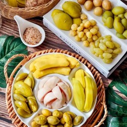 ตุ๊กติ๊กผลไม้ดอง