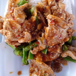 ข้าวราดผัดพริกแกงหมู