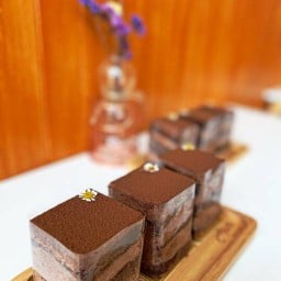 Aisuri Café & Bistro