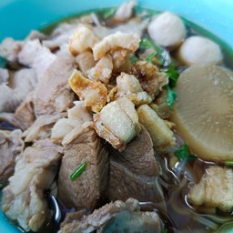 ก๋วยเตี๋ยวหมูตุ๋นชาวดง -