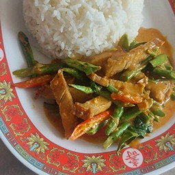 พริกแกงหมูกรอบ