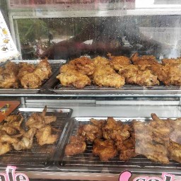 ไก่ทอดหลังโรงบาล โครงการฟาร์มแลนด์