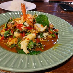 ผัดกระเพราทะเล