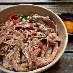 ข้าวหน้าเนื้อสไลซ์ย่างไฟ ไข่ดองโชยุ