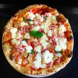 5. Prosciutto e funghi