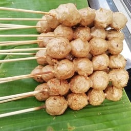 ลูกชิ้นพระเอก ดอนจั่น