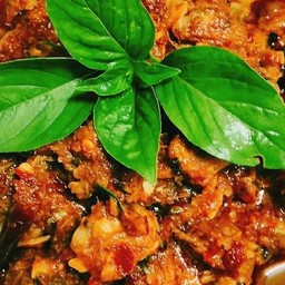 ผัดพริกแกงเนื้อสด