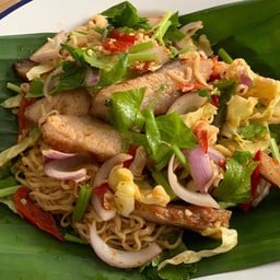 ยำมาม่าคอหมูย่าง