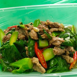 คะน้าผัดเนื้อเป็นกับข้าว