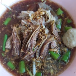 ก๋วยเตี๋ยวเนื้อสดน้ำตก