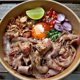 ข้าวผัดมันเนื้อสไลซ์ย่างไข่ดอง