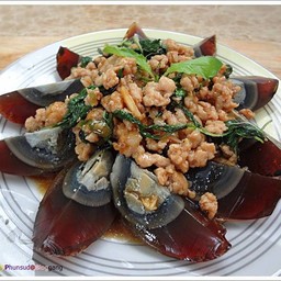 กะเพราไข่เยี่ยวม้า