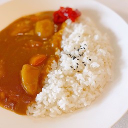 ข้าวแกงกะหรี่ญี่ปุ่น ( ราคาหน้าร้าน 98.- )