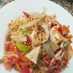 ตำแซ๊บคุณนายโฮ+มาม่า