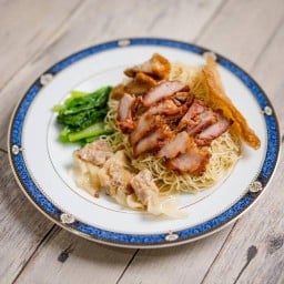 หมี่เตาถ่าน - บะหมี่หมูแดงย่างเตาถ่าน