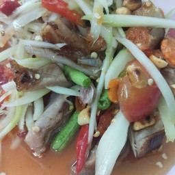 ส้มตำคอหมูย่าง