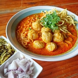 ข้าวซอย ลูกชิ้นหมูเอ็น