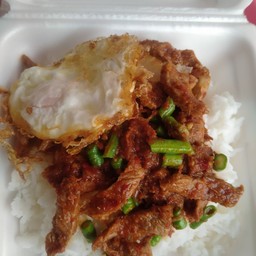 ผัดพริกแกง