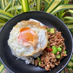 สตอหมูสับผัดกะปิราดข้าว