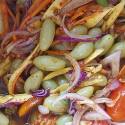 ยำองุ่นดอง