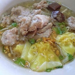 เกี๊ยวหมูน้ำใส