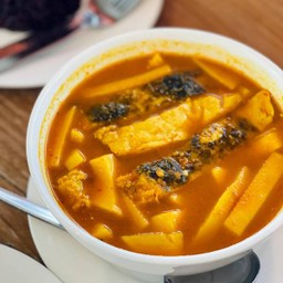 แกงส้มปลาเจยอดมะพร้าว Vegan Fish In Sour & Spicy Soup With Young Coconut Shoot