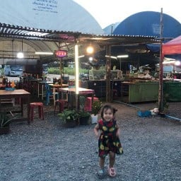 เจ้แตน ส้มตำแซ่บนัว อาหารตามสั่ง