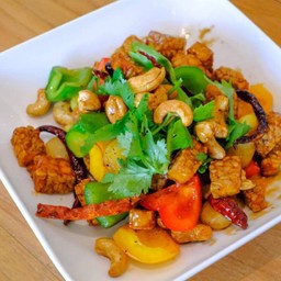 เทมเป้ผัดเม็ดมะม่วง Stir Fried Tempeh With Cashewnuts