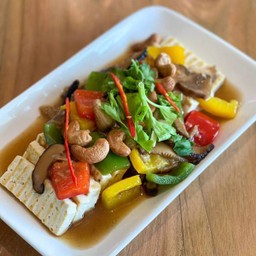 เต้าหู้ญี่ปุ่นผัดซอสวีแกน Stir Fried Japanese Tofu With Vegan Phuket