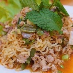 ลาบมาม่าหมู