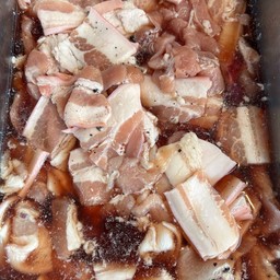 สามชั้นพริกไทยดำ