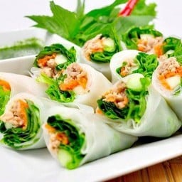 ก๋วยเตี๋ยวลุยสวนไส้ปูอัด 1 ม้วน