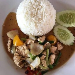 ข้าวราดผัดพริกไทยดำ
