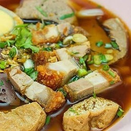 ก๋วยจั๊บน้ำข้น สูตรโบราณแม่ใจ