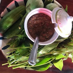 นำ้พริกกะปิกับผักสด