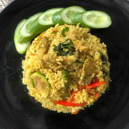 ข้าวผัดแกงเขียวหวานเนื้อ