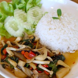 ข้าวราดกระเพราเห็ดรวม