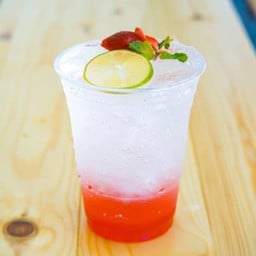 น้ำสตอเบอร์รี่อิตาเลี่ยนโซดา