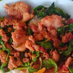 กระเพราหมูชิ้นเป็นกับ