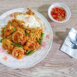 ข้าวผัดพริกแกงกุ้งราดข้าว