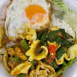 ข้าวราดเครื่องแกง