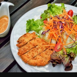 สลัดไก่ทอด