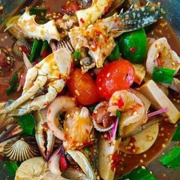 ยำปูม้าหมูยอหอยแครงกุ้งสด